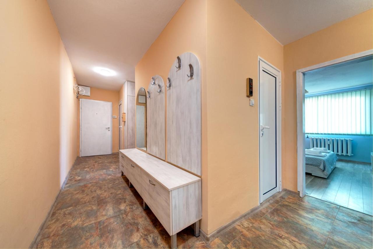 Daisy - 3 Room And Kitchen Apartment In Lazur Бургас Екстериор снимка