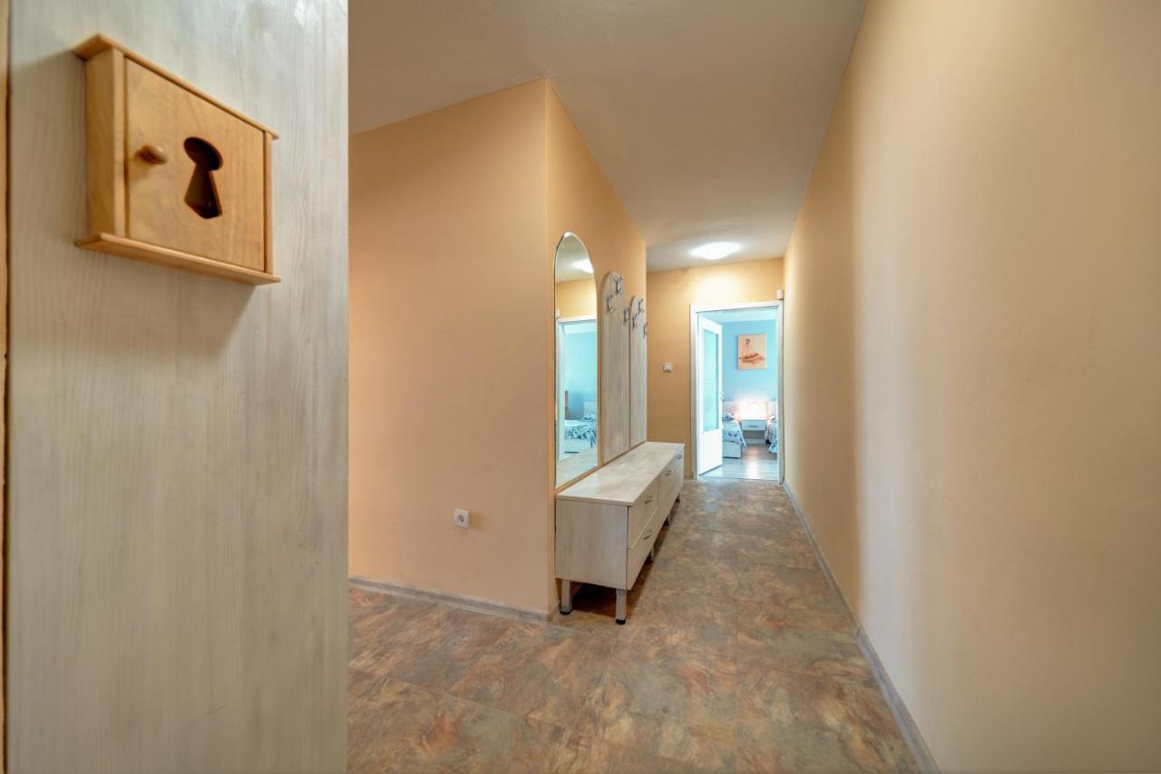 Daisy - 3 Room And Kitchen Apartment In Lazur Бургас Екстериор снимка